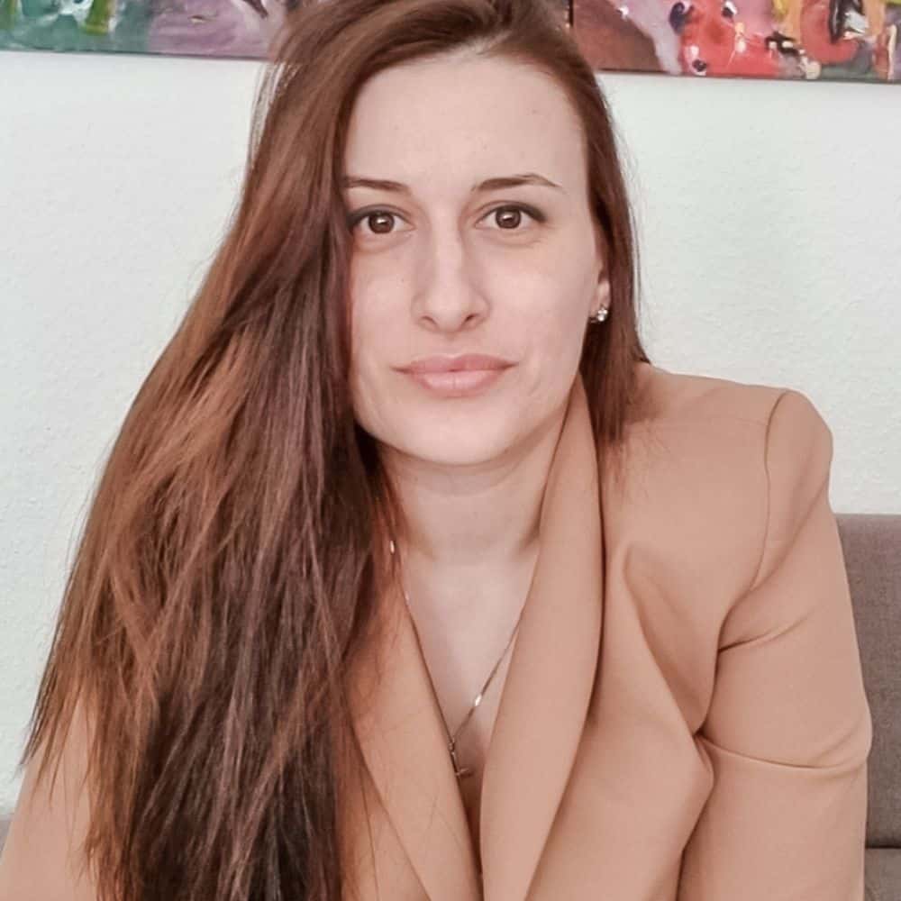 head shot of Katerina Atanasov